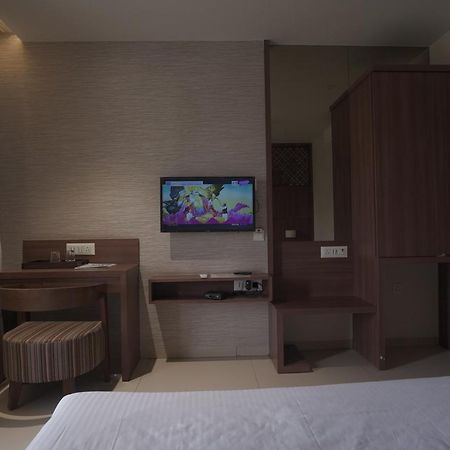 Hotel Mathoshree Thána Kültér fotó
