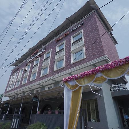 Hotel Mathoshree Thána Kültér fotó