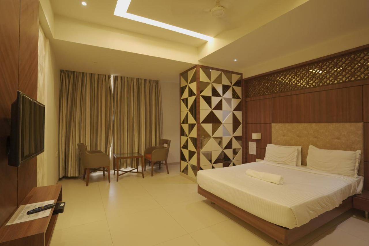 Hotel Mathoshree Thána Kültér fotó